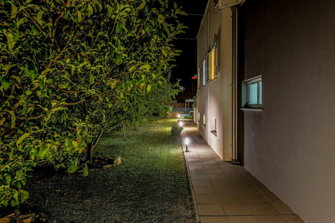 Luxury Villa Nadalina-Dicmo Dugopolje Exterior photo